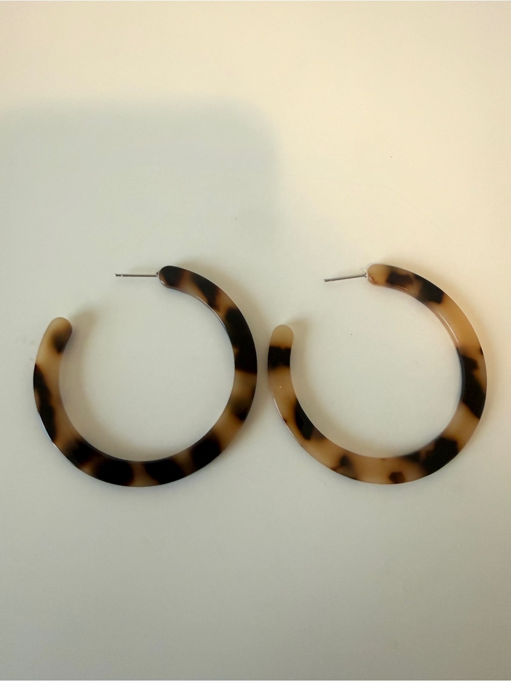 Tortoiseshell Hoop Earrings - Light Brown & Black